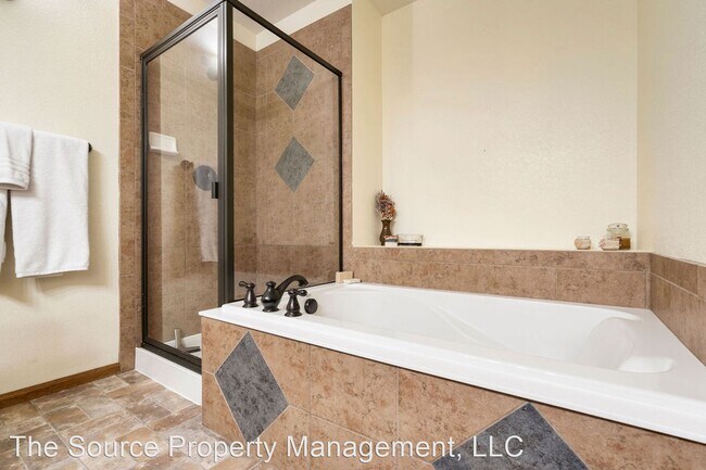 Building Photo - 3 br, 2 bath House - 4403 Cushing Dr