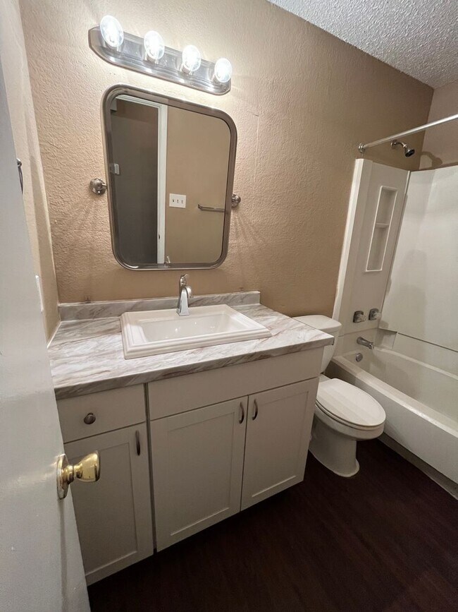 Building Photo - 806 Sirocco Dr