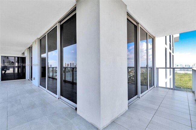 Building Photo - 16385 Biscayne Blvd