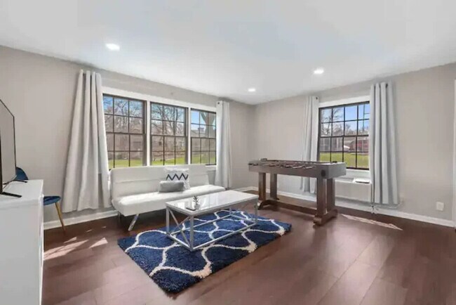 Building Photo - 1401 W Weathersfield Way