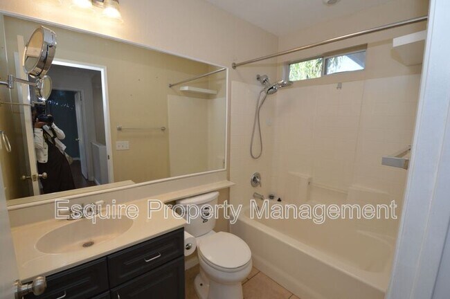 Building Photo - 227 Galante Way