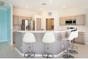 Building Photo - 1422 Fairway Cir
