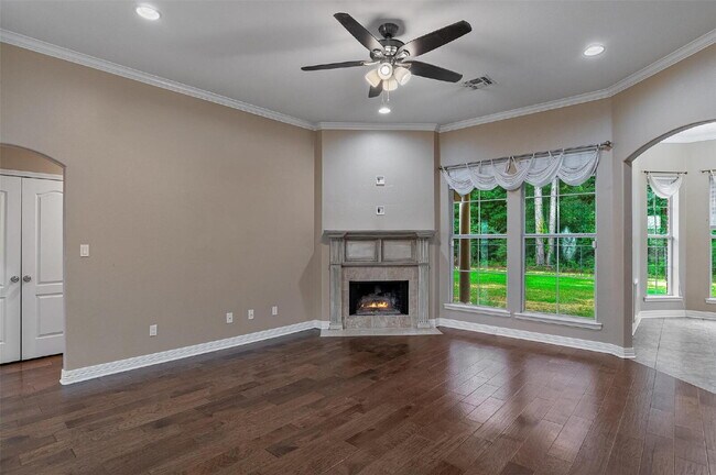 Building Photo - 133 Lone Oak Dr