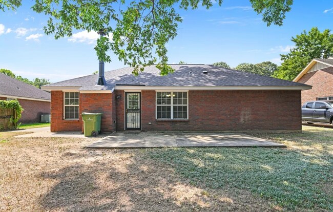 Building Photo - 393 Forest Park Dr