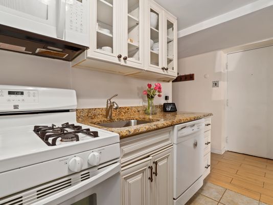 Building Photo - 806 W George St