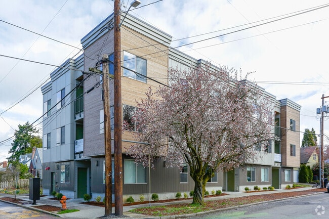 Building Photo - M63