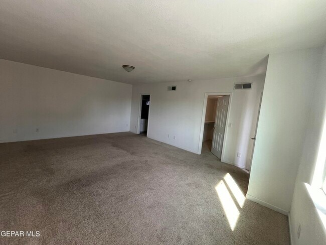Building Photo - 6105 Pecan Park Pl