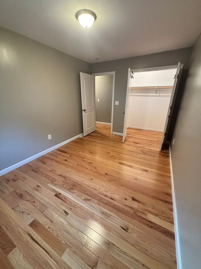 Building Photo - Beautiful Duplex in the Heart of Indian Or...