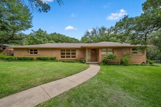 Building Photo - Private Woodway Retreat