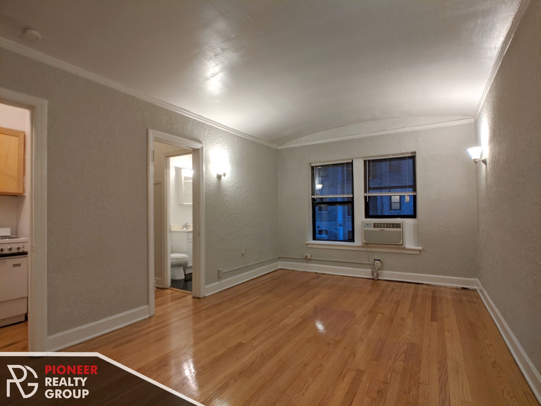 Building Photo - 556 W Arlington Pl