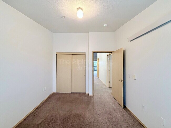 Building Photo - 10020 SW 125th Ave