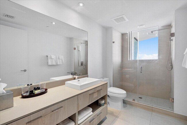 Building Photo - 4011 S Ocean Dr
