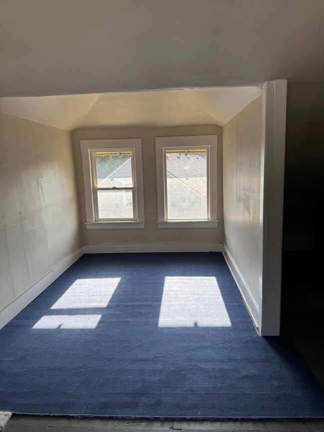 Building Photo - 1203 W Yakima Ave