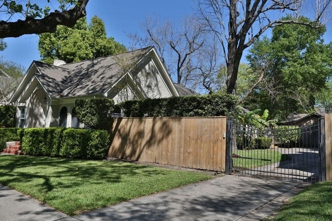 Building Photo - 3124 Jarrard St