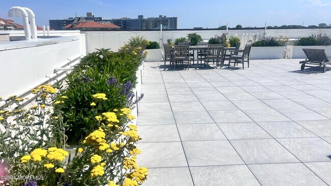 Building Photo - 57-61 Brighton Avenue Unit 303