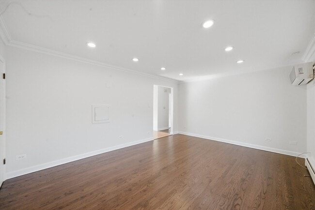 Building Photo - 1331 W Chase Ave