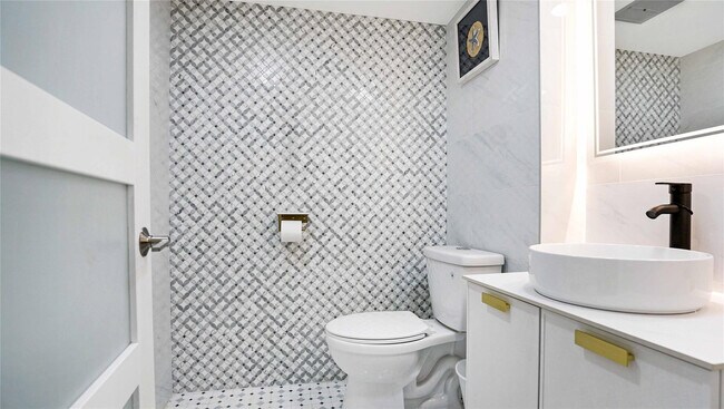 Building Photo - 3550 Galt Ocean Dr