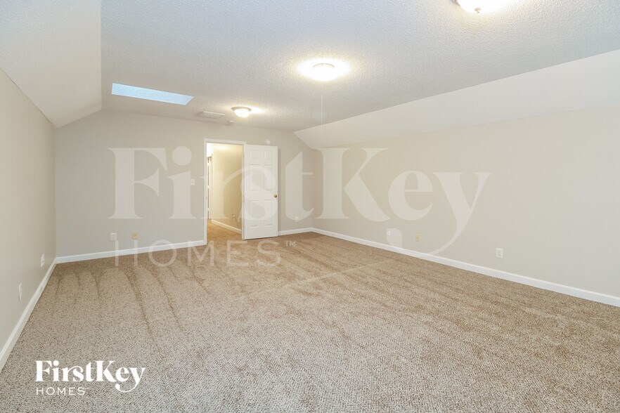 Building Photo - 4004 Deerfield St