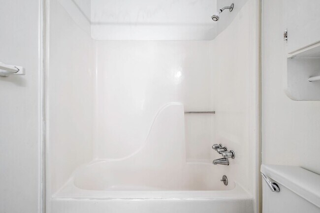 Building Photo - Great West End Two Bedroom Flat for rent