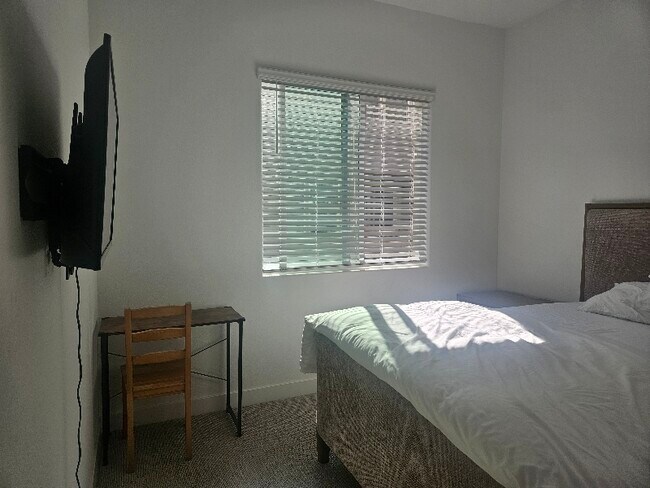 Building Photo - 614 Somi Ct