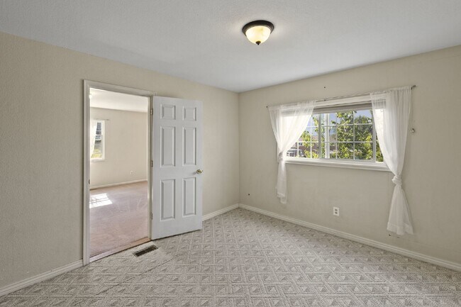 Building Photo - 4319 Millburn S