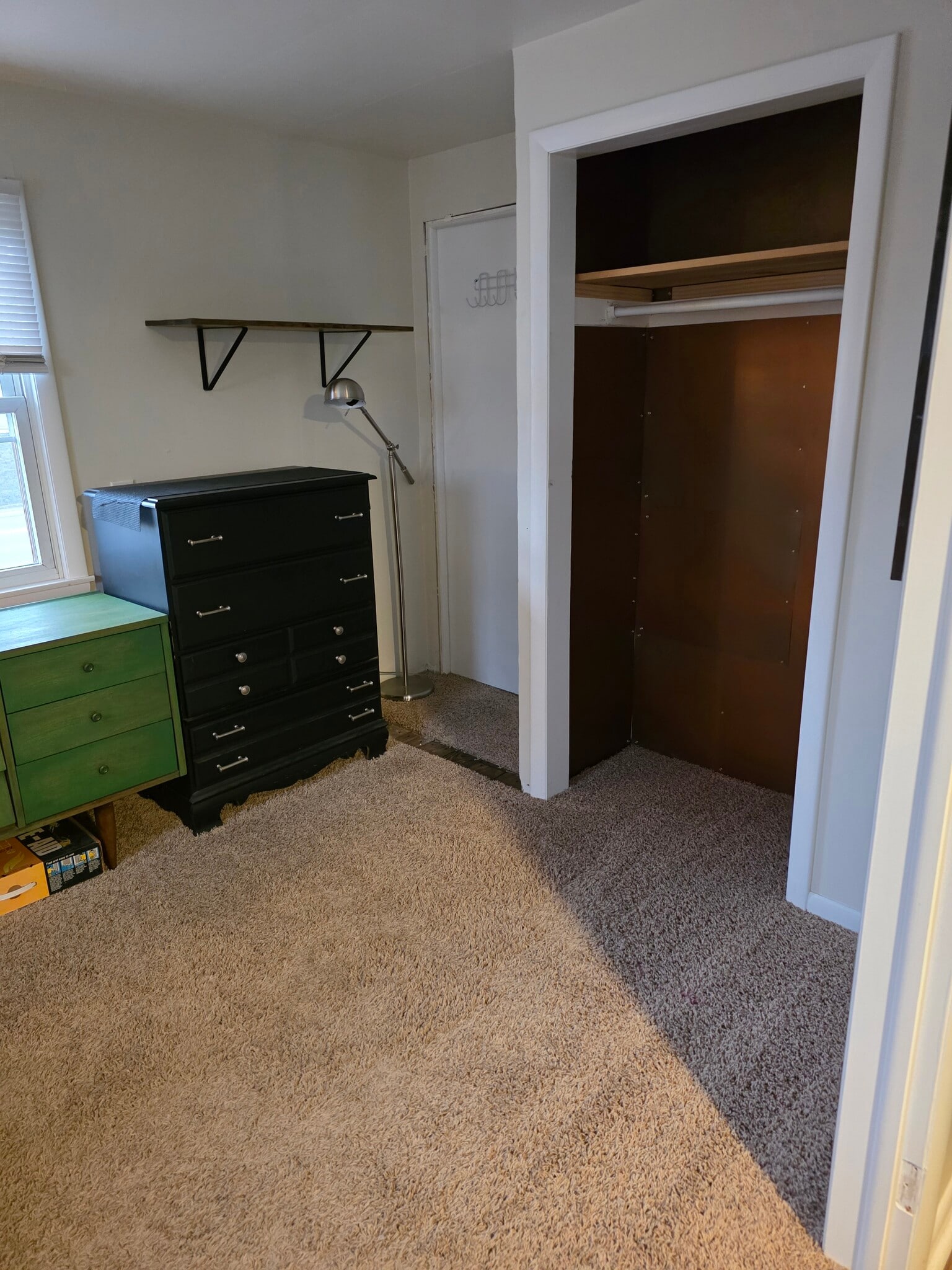 Building Photo - 6990 W Lake Rd