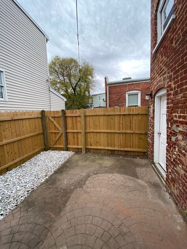 Building Photo - 729 Catherine St