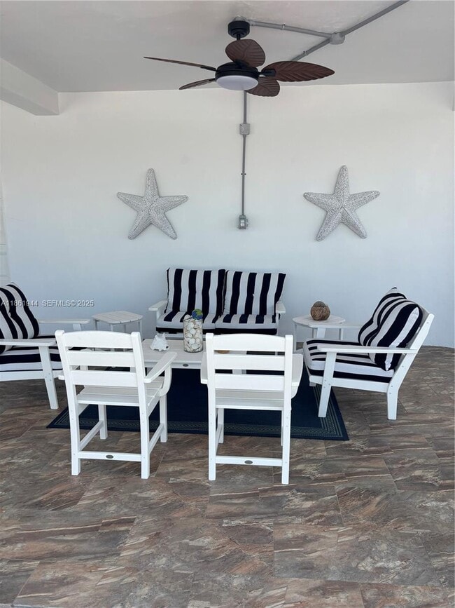 Building Photo - 7760 Aviation Blvd