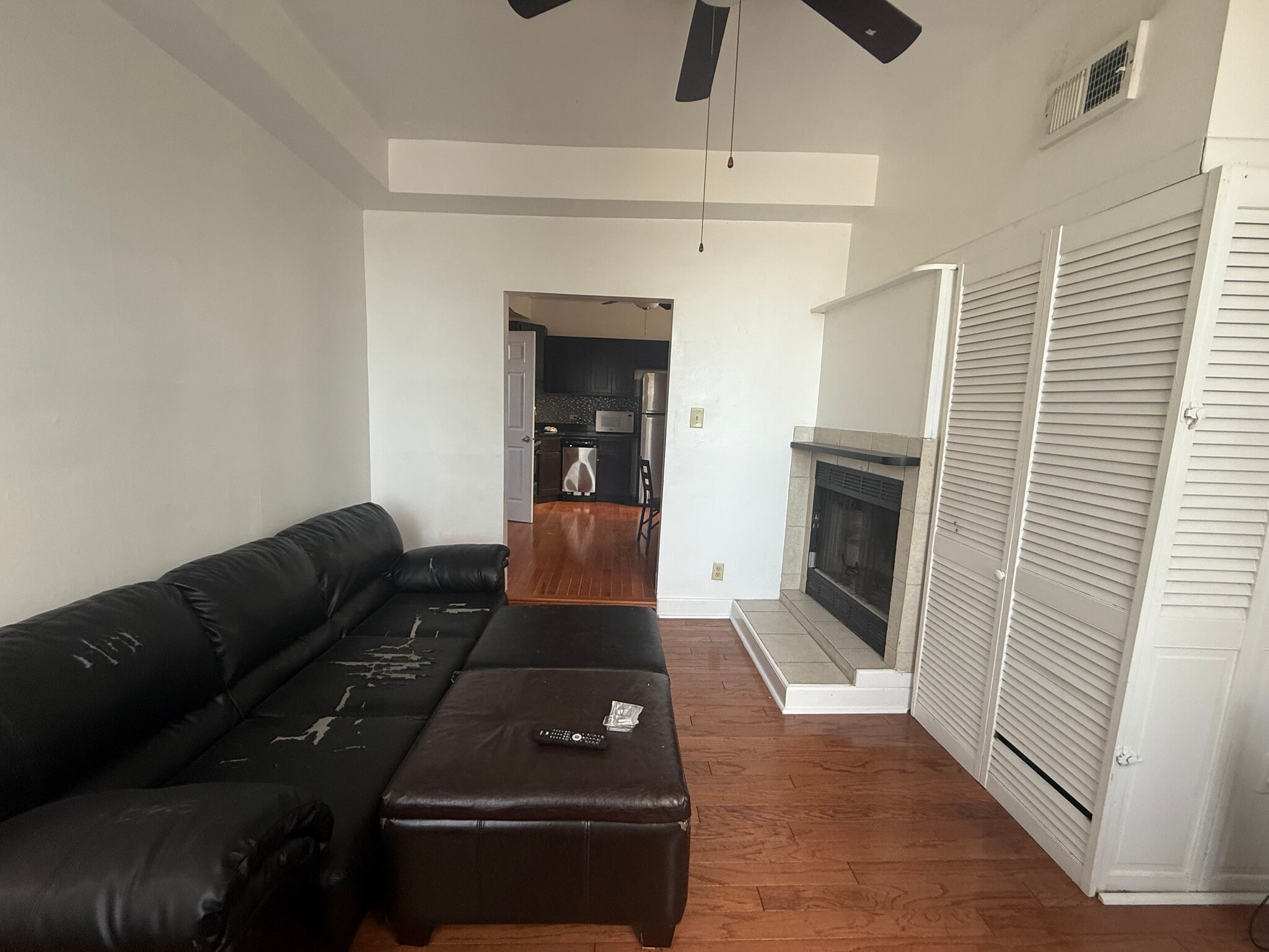 Building Photo - 2279 N Clybourn Ave