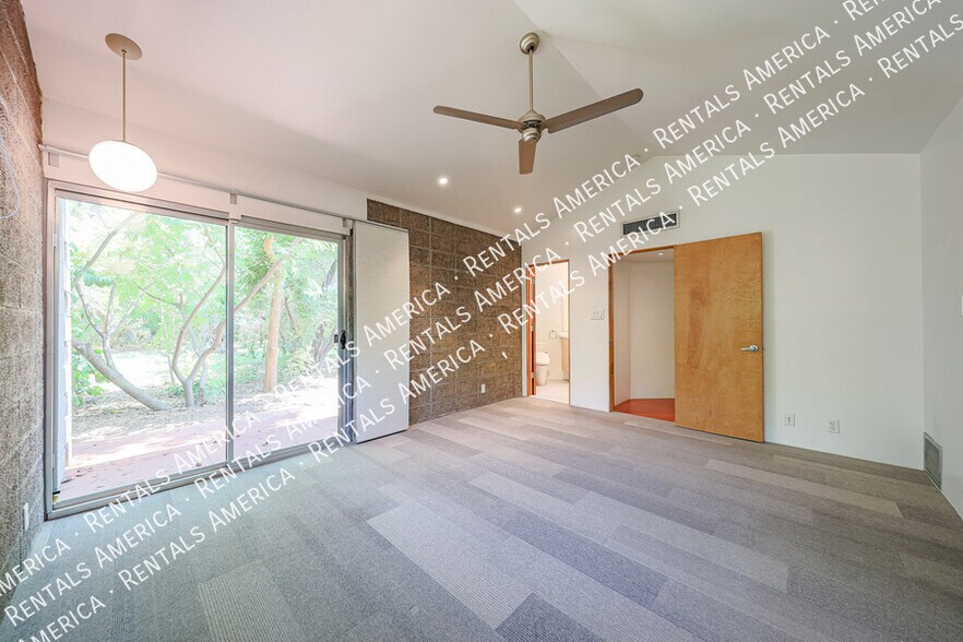 Building Photo - 3237 E Meadowbrook Ave