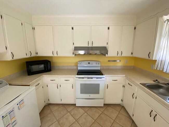 Building Photo - Kensington Park Single Family Home