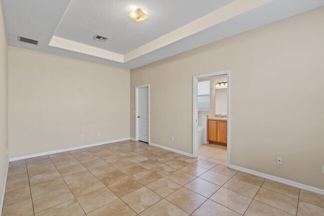 Building Photo - Grand Island Ridge! 3/2 with Split Floorplan and Fenced Backyard