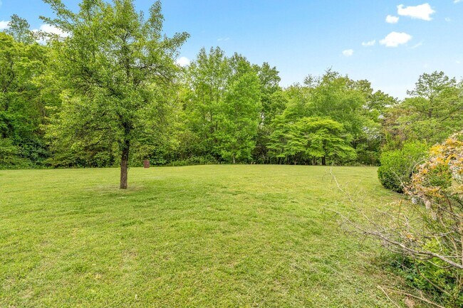 Building Photo - 108 Rolling Meadow Dr