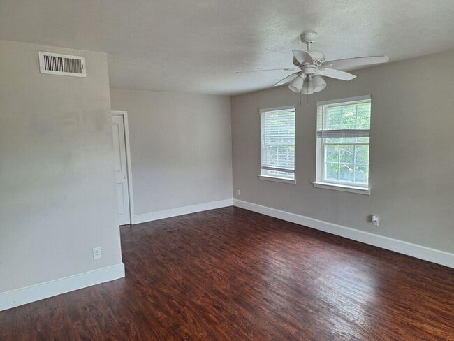Building Photo - 8430 Birchcroft Dr