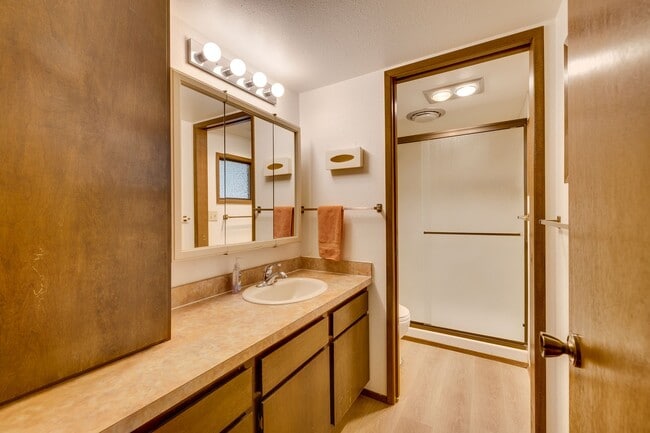 Building Photo - Mid Century Charming Bothell Retreat on 10...