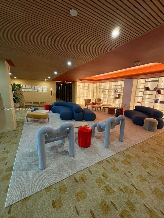 Building Photo - 90 NE 32nd St