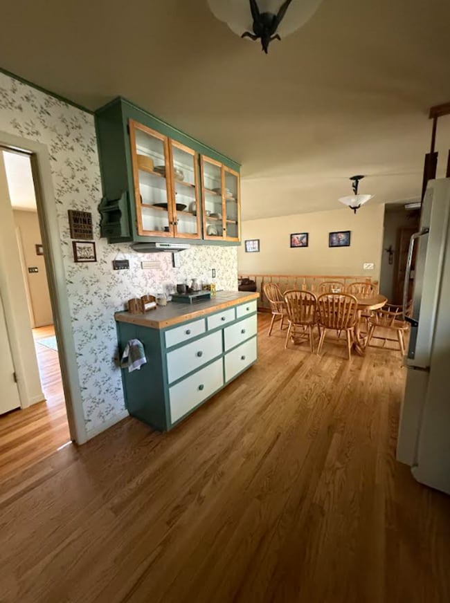 Building Photo - Beautiful 3 Bed, 2 Bath Stand-Alone Home | Furnished or Unfurnished Options