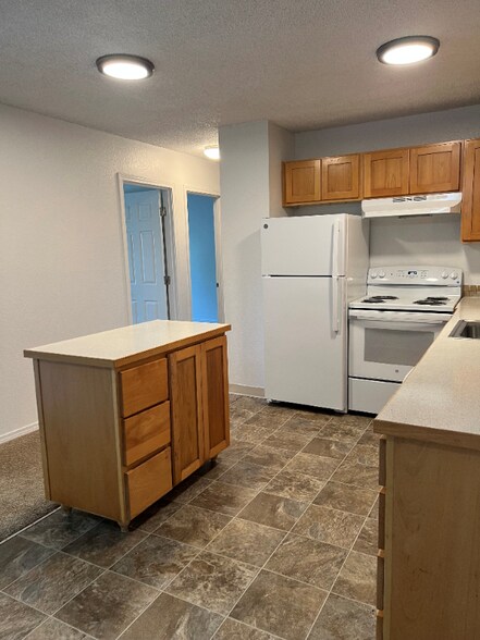 Building Photo - 17260 SW Heritage Ct