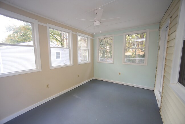 Building Photo - Charming and Cozy 3-Bedroom Racnh Home in Prime Raleigh Location with FENCED BACKYARD!!