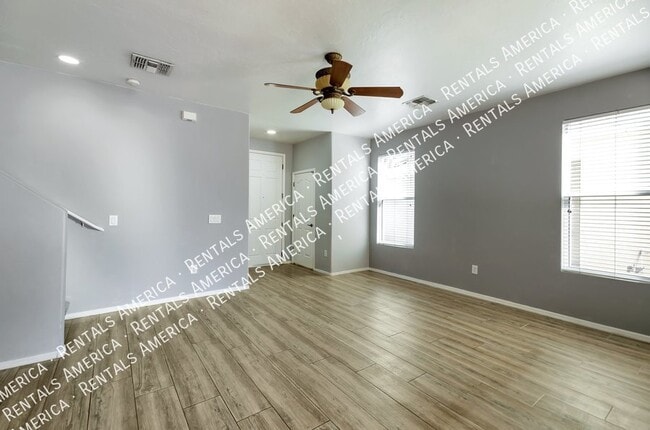 Building Photo - Beautiful 3 Bed/2.5 Bath Two Story Home w/...