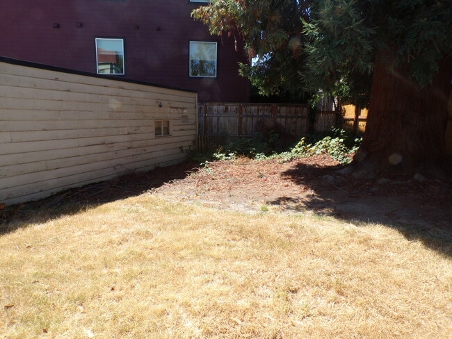Building Photo - 424 SW Pendleton St