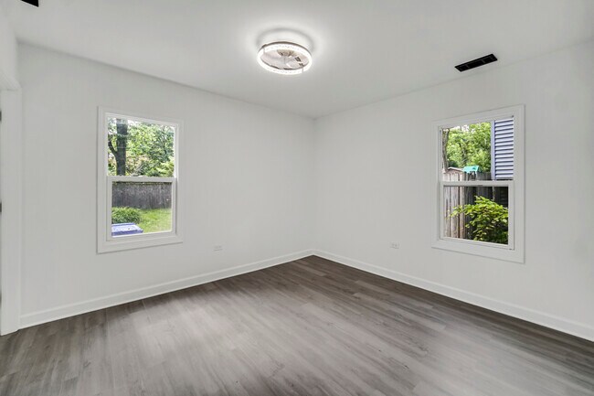 Building Photo - 34904 N Carvis Dr