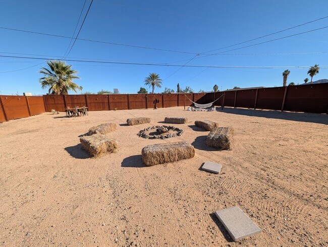 Building Photo - Adorable 2 bedroom 1 bathroom home *** FIRST MONTH DISCOUNTED RENT**