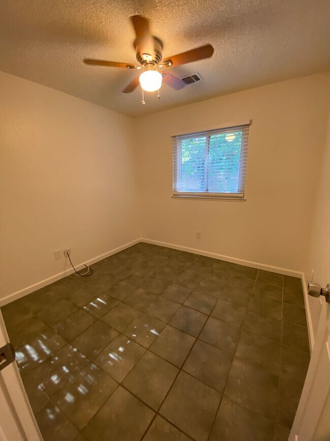 Building Photo - 4th of July MOVE IN SPECIAL! $500.00 off your first month's rent if you move in by July 4th!