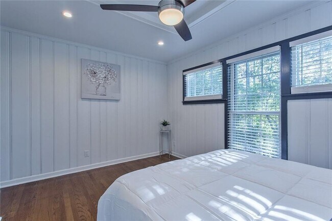 Building Photo - 6680 Williamson Dr NE