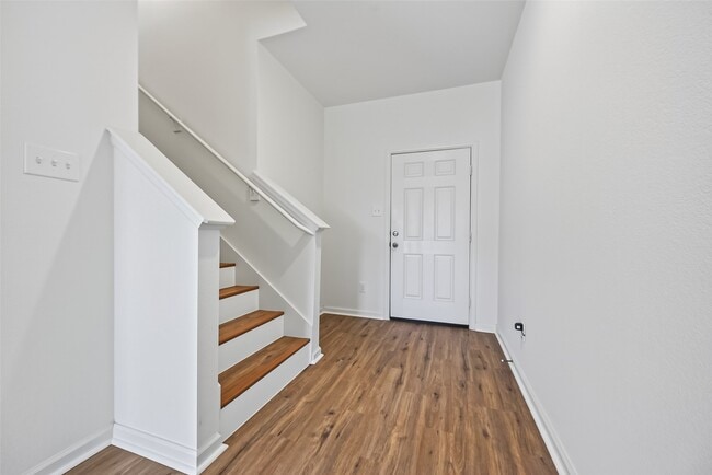 Building Photo - 654 Amesbury Rd