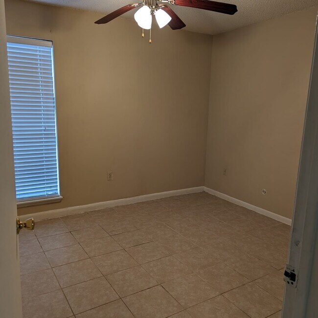 Building Photo - 260 El Dorado Blvd