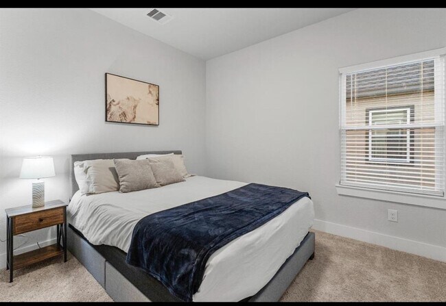 Building Photo - 4681 Bellfort Ave