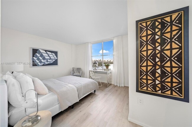 Building Photo - 1900 Sunset Harbour Dr