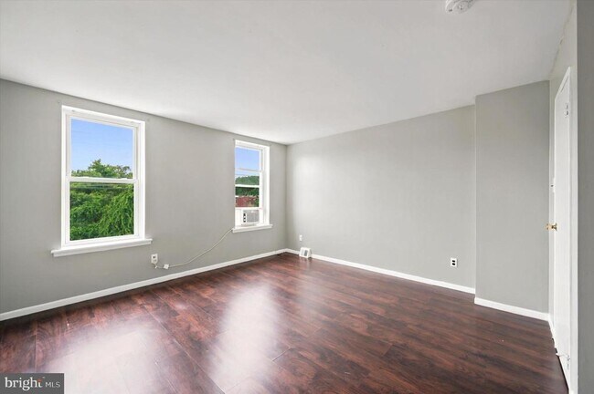 Building Photo - 4815 Fairmount Ave